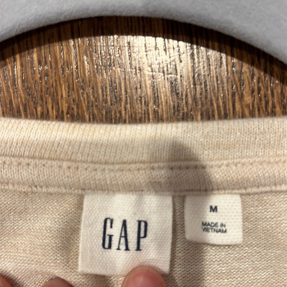 Gap Women’s Cream Tank Top Size Medium - Picture 2 of 4